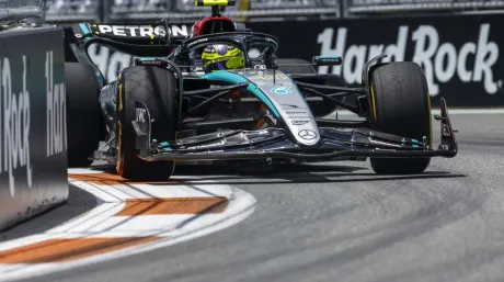 Lewis Hamilton durante la sesión del viernes en el GP de Miami