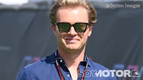Rosberg 'atiza' a Hamilton: "Comete errores que un heptacampeón no debería cometer" - SoyMotor.com